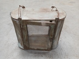 Fresquera de madera y malla | 48 x 25 x h 43 cm