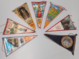 Surtido de banderines religiosos