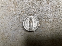 Pin_Medalla circular Hospitalidad de Nuestra Sra. de Lourdes