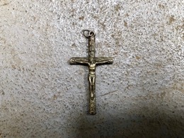 Crucifijo colagante