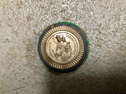 Medalla Auxilium Christianorum para salpicadero de coche