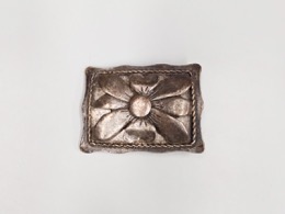 Hevilla metálica con margarita | 5 x 6,5 cm | Años 80