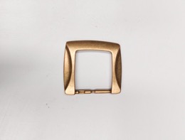 Hevilla metálica dorada cuadrada | 6,5 x 6 cm | Años 80