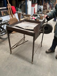 Fragua con ventilador de manivela