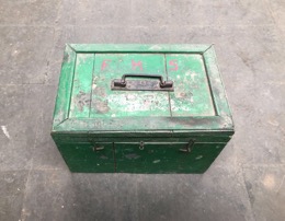 Caja herramientas en madera verde | 38 x 26 x h 25 cm