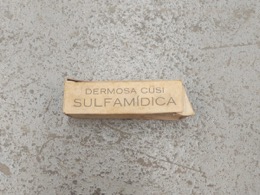 Caja de DERMOSA CUSÍ SULFAMÍDICA | 8 x 2 x 2 cm