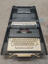 Máquina escribir portátil eléctrica OLIVETTI Lettera 36 | 40 x 43 x h 12 cm