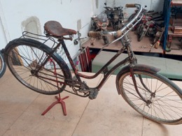 Bicicleta varillas BH Gazelle Special señora con | Negra sobre rojo_blanco | Años 60