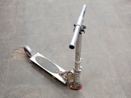 Patinete metálico | 60 x 10 x h58