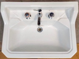 Lavamanos_lavabo mural ROCA Modelo CARMEN, Tamaño I con 1 grifo y dos mandos | 68,5 x 50 x h 31,5 cm
