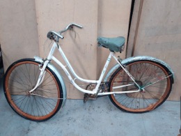 Bicicleta antigua con llantas de madera | Años 50
