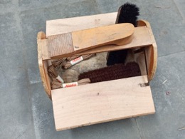 Caja limpia zapatos madera | 28 x 18 x h 23 cm