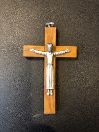 Crucifijo colgante en madera y metal para cadena | Cristo Románico