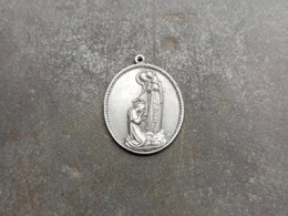 Medalla devota ovalada | 4 x 3 x 0,3 cm