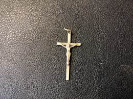 Colgante crucifijo para cadena