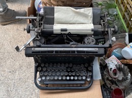Máquina de escribir IBERIA | 48 x 34 x 28