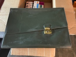 Carpeta porta documentos FOLIO con cierre de broche | verde