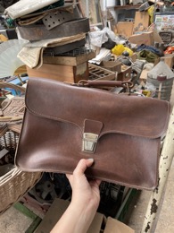 Cartera Escolar marrón con broche