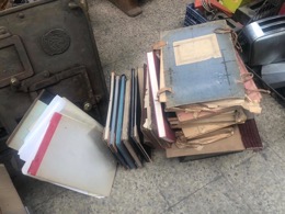 Lote de carpetas, libretas y libros de cuentas antiguos