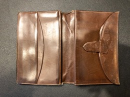 Cartera de bosillo en piel marrón con monedero y porta documentos