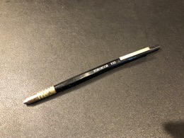 Portaminas lápiz poligonal mina gruesa KOH-I-NOOR K33 cuerpo celuloide negro