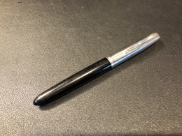 Pluma estilográfica PARKER plateada y celuloide negro | Años 60