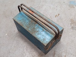 Caja herramientas HECO con portanombre oxidado
