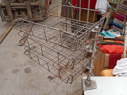 Soporte móvil de sobremesa con 3 bandejas metálicas de oficina | Años 60- 70