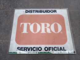 Cartel metracrilato serigrafiado DISTRIBUIDOR TORO Servicio Oficial | 43 x h55 cm