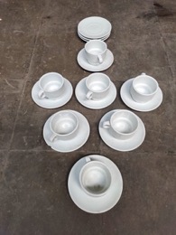 Juego de  tazas y platos café con leche porcelana blanca