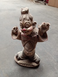 Figura payaso de barro cocido_ Terracota policromada | 12 x 24 cm