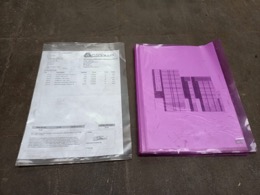 Documentos enfundados en carpetas plásticas | 25 x h 34 cm