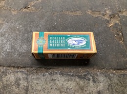 Maquinita para liar cigarros RIZZLA R.Y.O en caja original 
