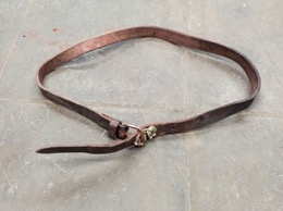 Cinturón de cuero antiguo | 95 x 2 x 0,5 cm