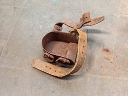 Estribo de hierro forjado oxidado | 12 x 12 x h 7 cm