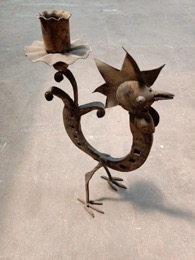 Porta vela Gallo en herradura en hierro forjado | 18 x 8 x h 33 cm