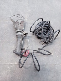 Lámpara portátil taller FORBI con cable y sin bombilla |  9 x 8 x h 25 cm 
