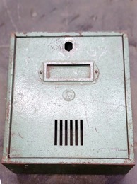 Buzón vertical unitario verde martelé | Años 50 | 25 x 9 x h 30 cm