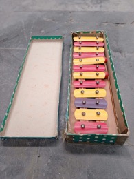 Xilofón en caja original | Años 60 | 12 x 5 x h 36 cm