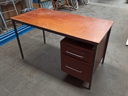 Mesa de despacho con buck 2 cajones_metal y madera chapada | 130 x 65 x h 74 cm