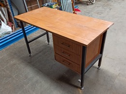 Mesa despacho con buck 3 cajones _ metal y madera chapada | 124 x 60 x 74 cm