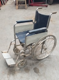 Silla de ruedas con reposabrazos y reposapiés | Años 70-80