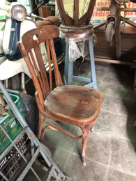 Silla madera devastada