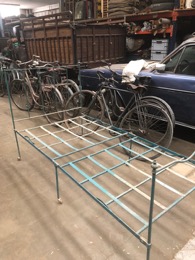 Cama metálica plegable azul