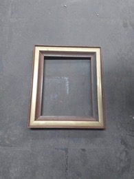 Marco de madera con rebaje y encuadre dorado | 31 x 3 x h 35,5 cm