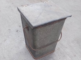Cubo contenedor cuadrangular galavanizado con tapa y asa | 33 x 31 x h 50 cm