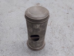 Bote metal con agujero circular | ⦵ 9 x h 18 cm