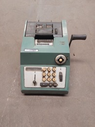 Máquina sumadora manual OLIVETTI Modelo RESTISUMA 20 | 26 x 36 x h13 cm | Años 70