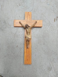 Crucifijo en madera de pino | 3 clavos | 30 x 9 x h 53 cm