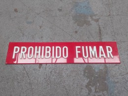 Cartel rojo rotulado PROHIBIDO FUMAR | 13 x 9 cm